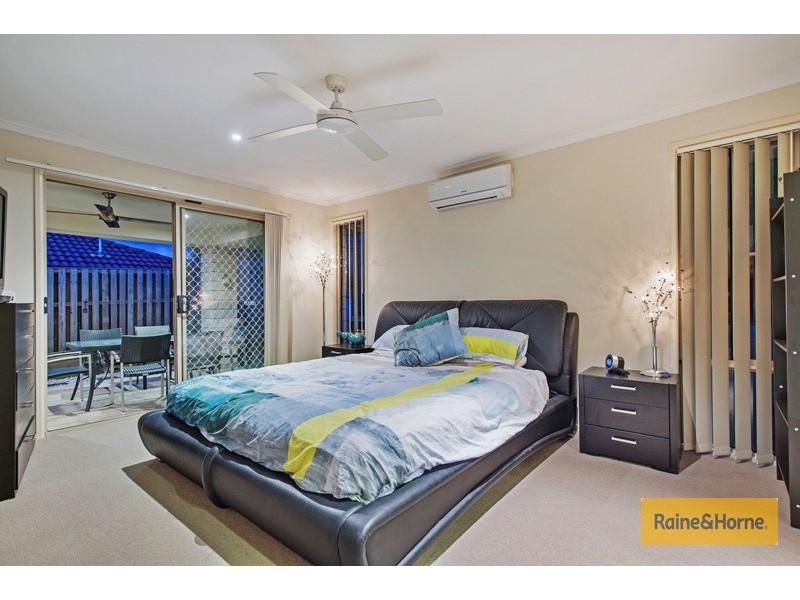 8 Kadie Place, Pacific Pines QLD 4211