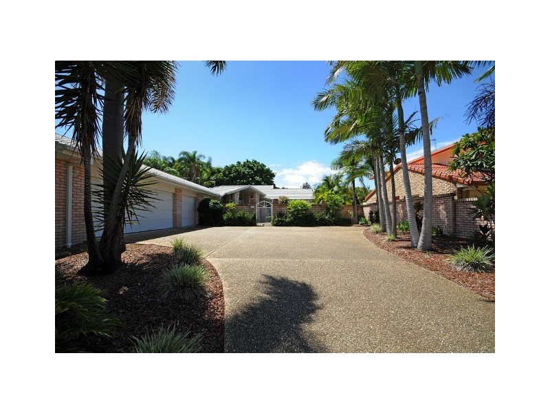 95 Santa Cruz Blvd, Clear Island Waters QLD 4226