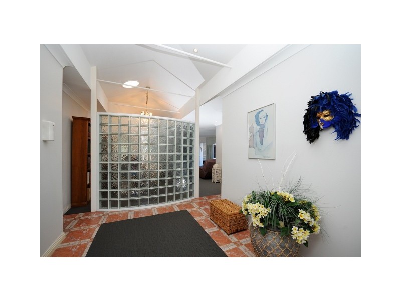 95 Santa Cruz Blvd, Clear Island Waters QLD 4226