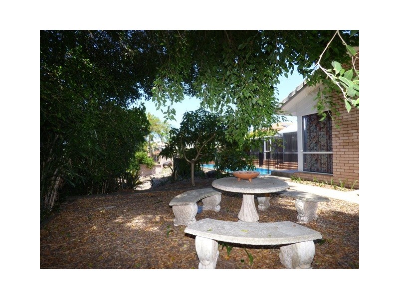 95 Santa Cruz Blvd, Clear Island Waters QLD 4226