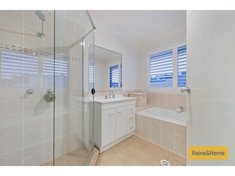 20 Wunburra Circle, Pacific Pines QLD 4211