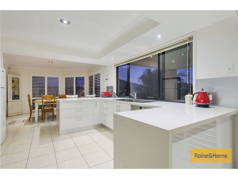 20 Wunburra Circle, Pacific Pines QLD 4211