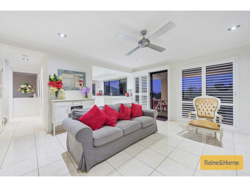 20 Wunburra Circle, Pacific Pines QLD 4211