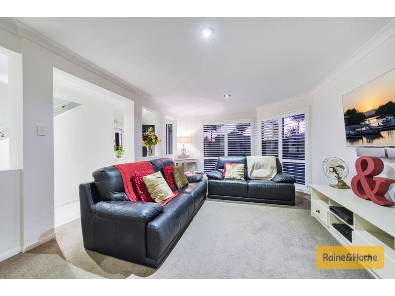 20 Wunburra Circle, Pacific Pines QLD 4211