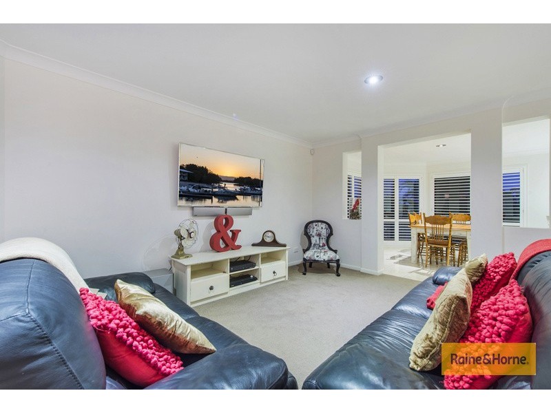 20 Wunburra Circle, Pacific Pines QLD 4211