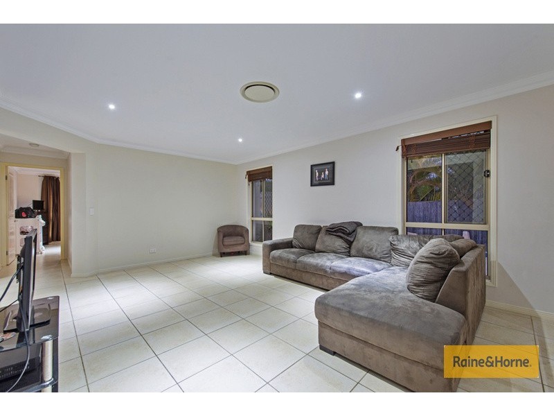 6 McRae Circuit, Pacific Pines QLD 4211