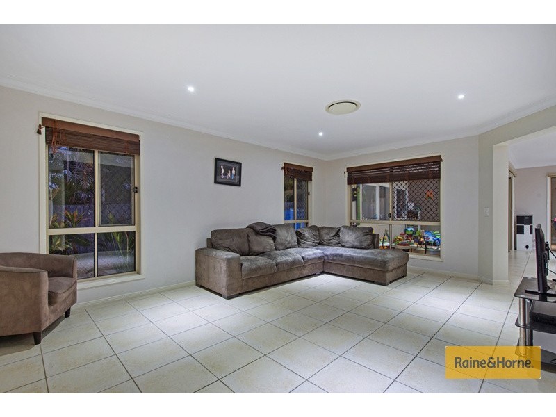 6 McRae Circuit, Pacific Pines QLD 4211