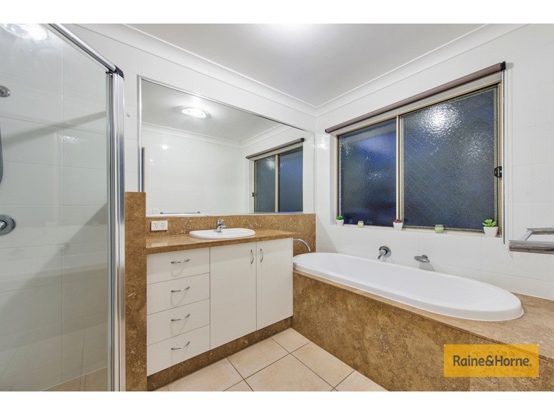 6 McRae Circuit, Pacific Pines QLD 4211