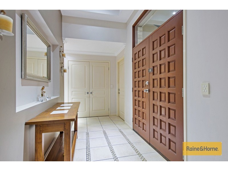 6 McRae Circuit, Pacific Pines QLD 4211