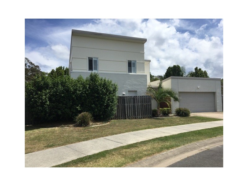 1 Ridgewood Close, Pacific Pines QLD 4211