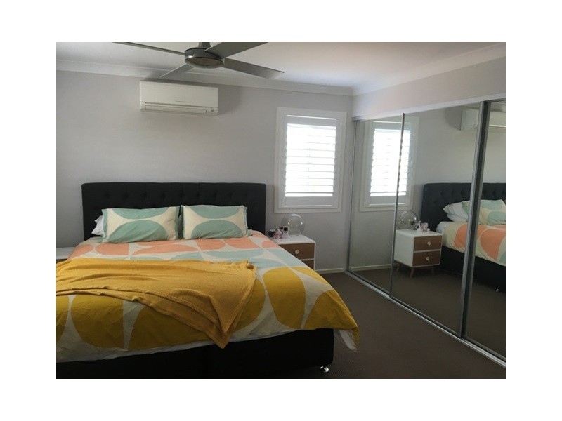 1 Ridgewood Close, Pacific Pines QLD 4211