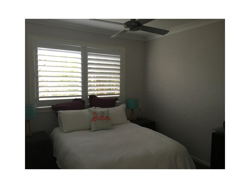 1 Ridgewood Close, Pacific Pines QLD 4211