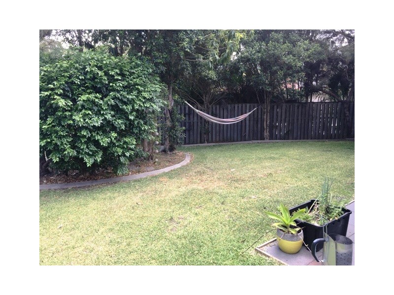 1 Ridgewood Close, Pacific Pines QLD 4211