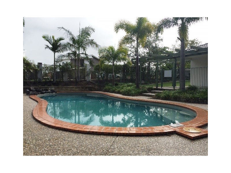 13/1 Carnarvon Crt, Oxenford QLD 4210