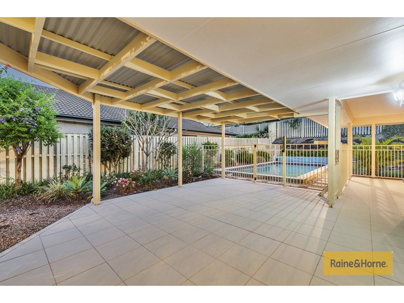 10 Kanangra Crescent, Pacific Pines QLD 4211