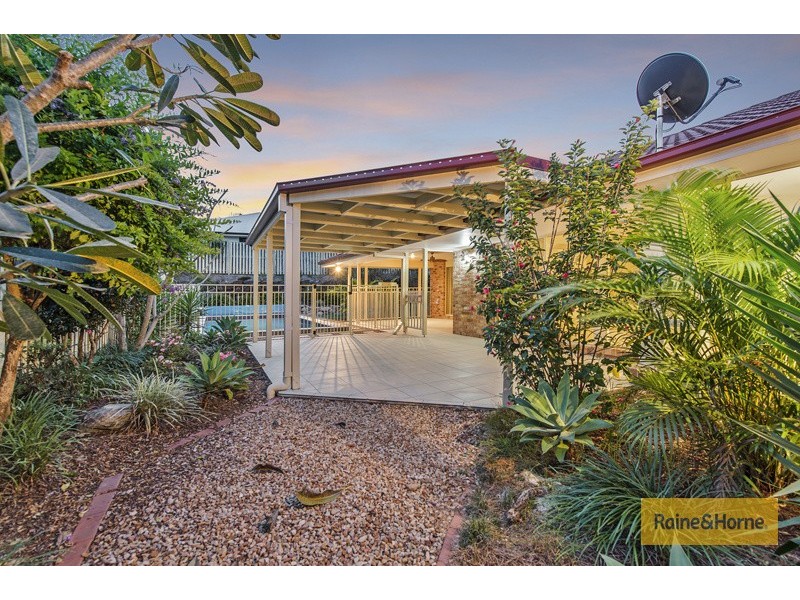 10 Kanangra Crescent, Pacific Pines QLD 4211
