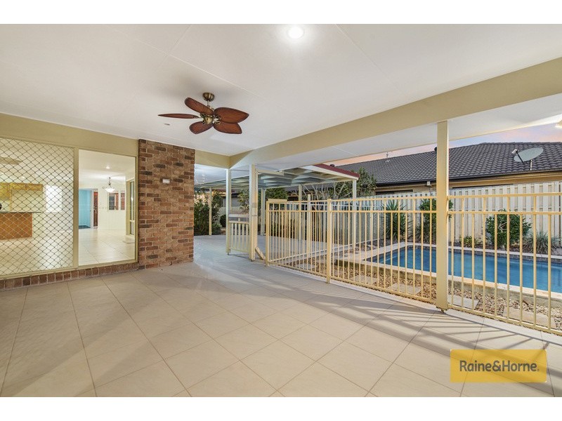 10 Kanangra Crescent, Pacific Pines QLD 4211