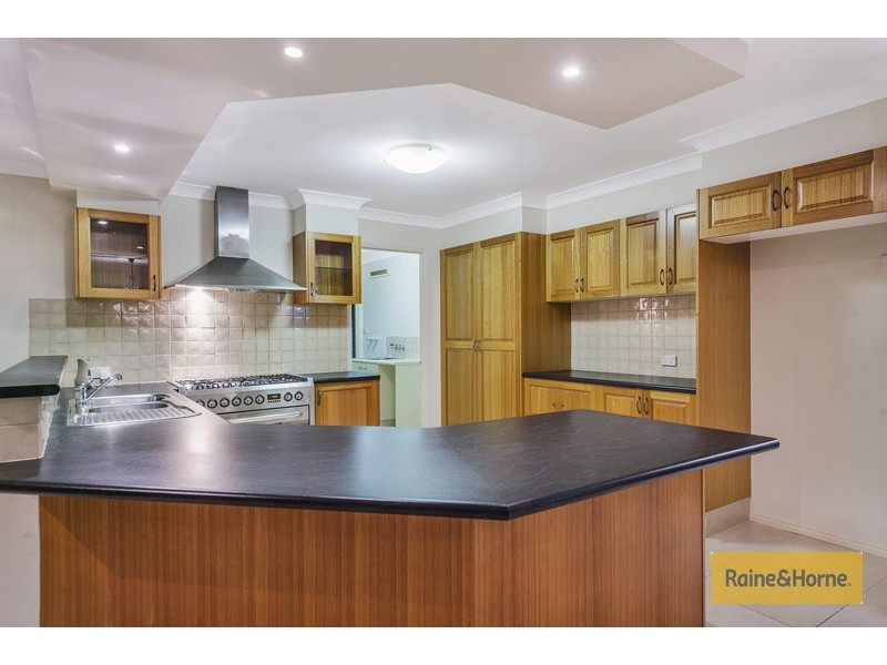 10 Kanangra Crescent, Pacific Pines QLD 4211