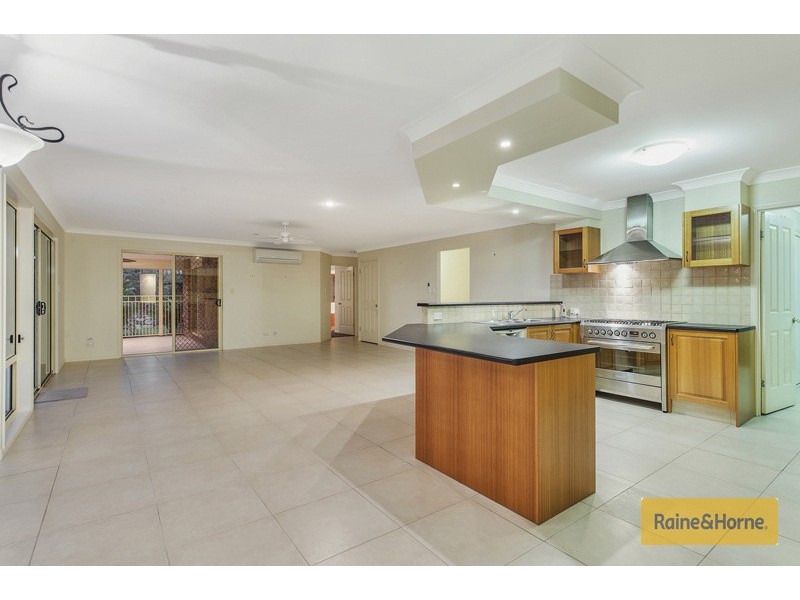 10 Kanangra Crescent, Pacific Pines QLD 4211