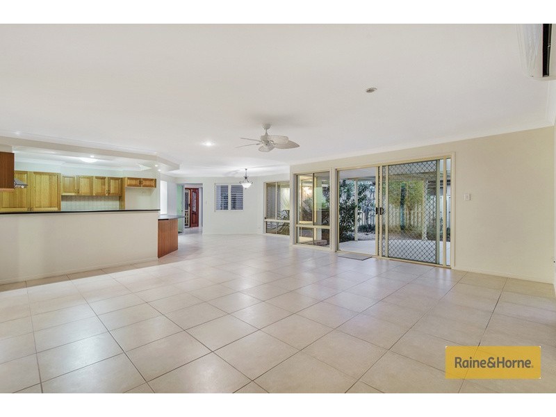 10 Kanangra Crescent, Pacific Pines QLD 4211