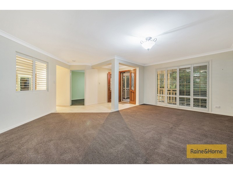 10 Kanangra Crescent, Pacific Pines QLD 4211