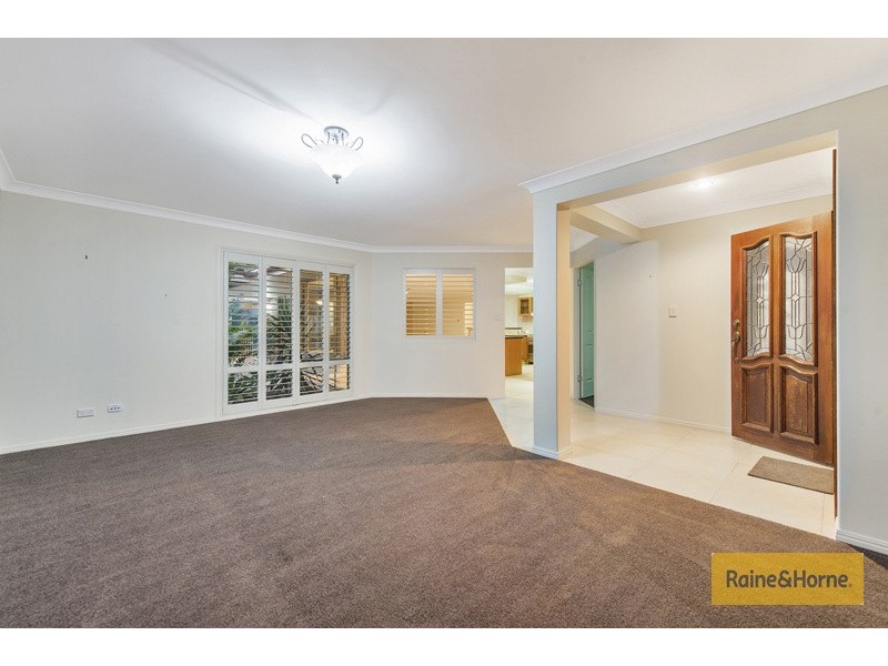 10 Kanangra Crescent, Pacific Pines QLD 4211