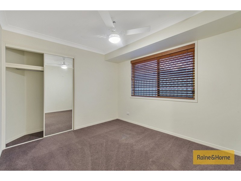 10 Kanangra Crescent, Pacific Pines QLD 4211