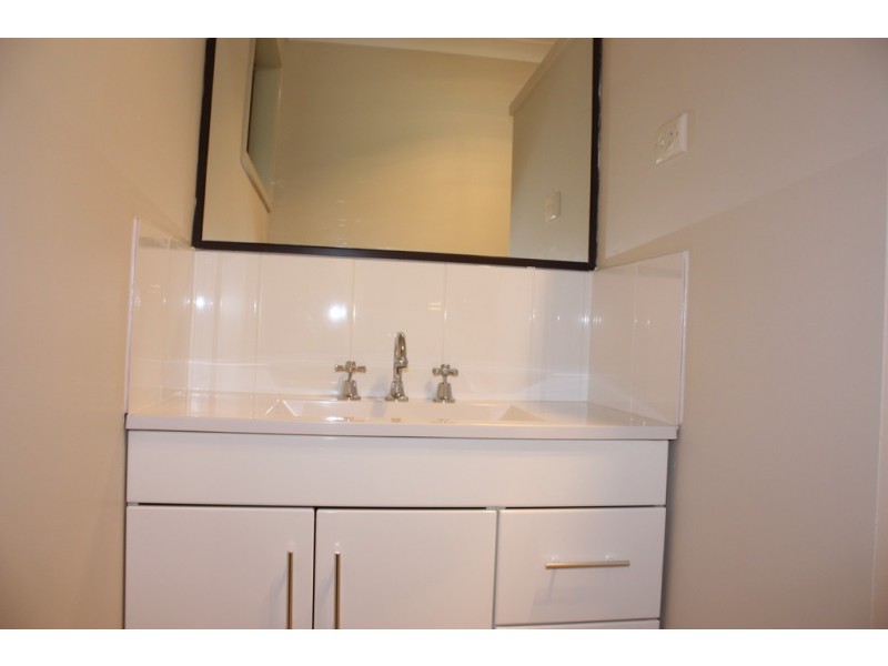 11/1 Whichello Street, Newtown QLD 4350