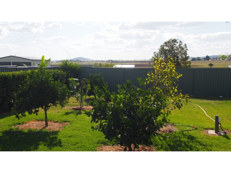 25 Free Street, Nobby QLD 4360