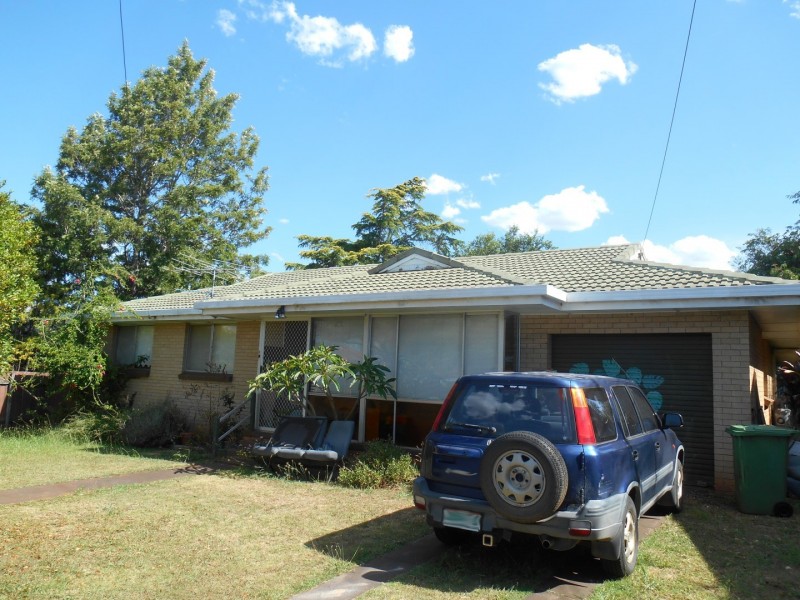 8 Koala Street, Harristown QLD 4350