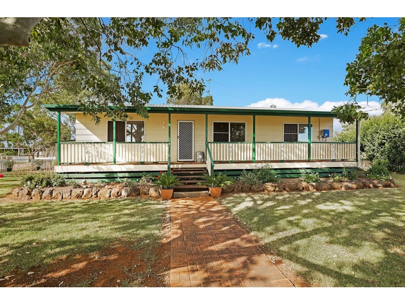 12 Donley Street, Oakey QLD 4401
