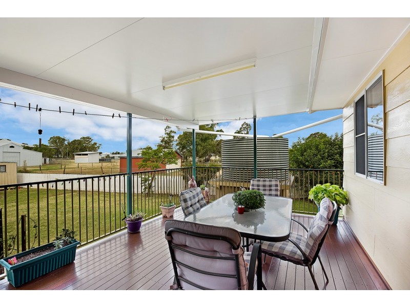 12 Donley Street, Oakey QLD 4401