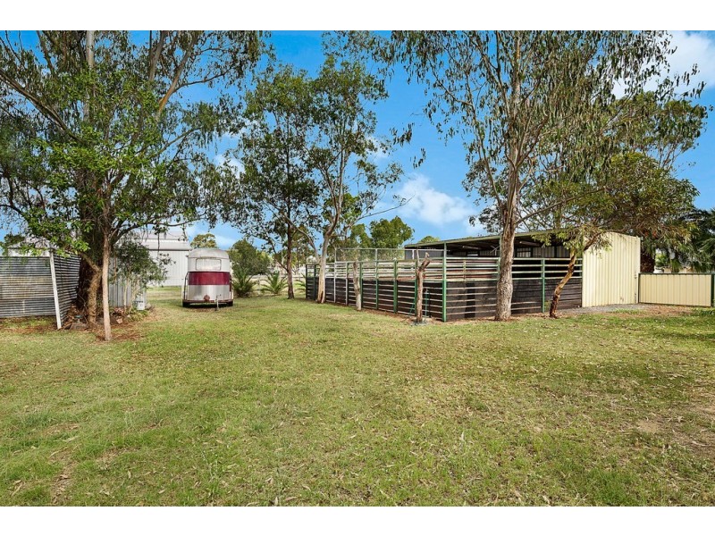 12 Donley Street, Oakey QLD 4401