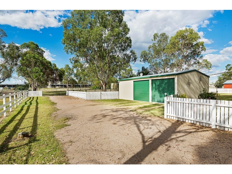 12 Donley Street, Oakey QLD 4401