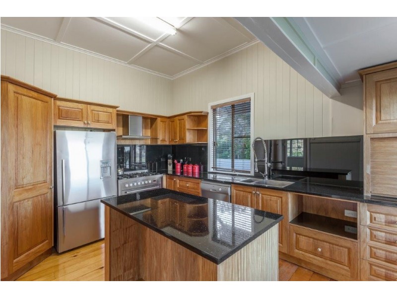 23 Rowland Court, Gowrie Mountain QLD 4350