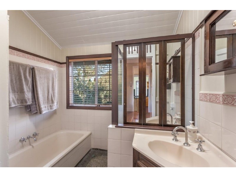 23 Rowland Court, Gowrie Mountain QLD 4350