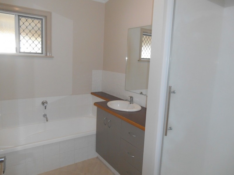 2 Roessler Street, Rangeville QLD 4350