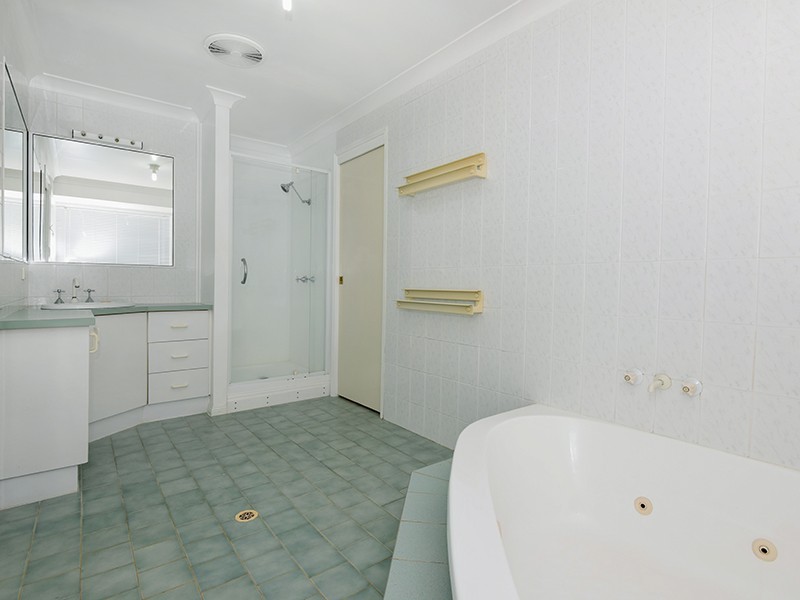 15 Blue Gum Drive, Newtown QLD 4350