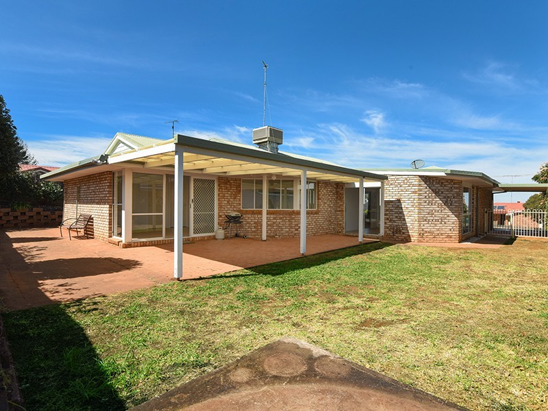 15 Blue Gum Drive, Newtown QLD 4350