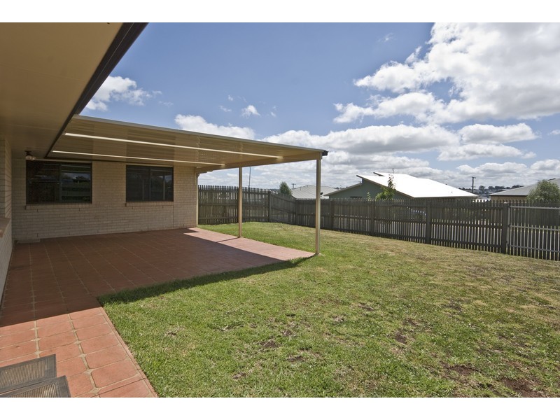 2 Samatha Close, Darling Heights QLD 4350