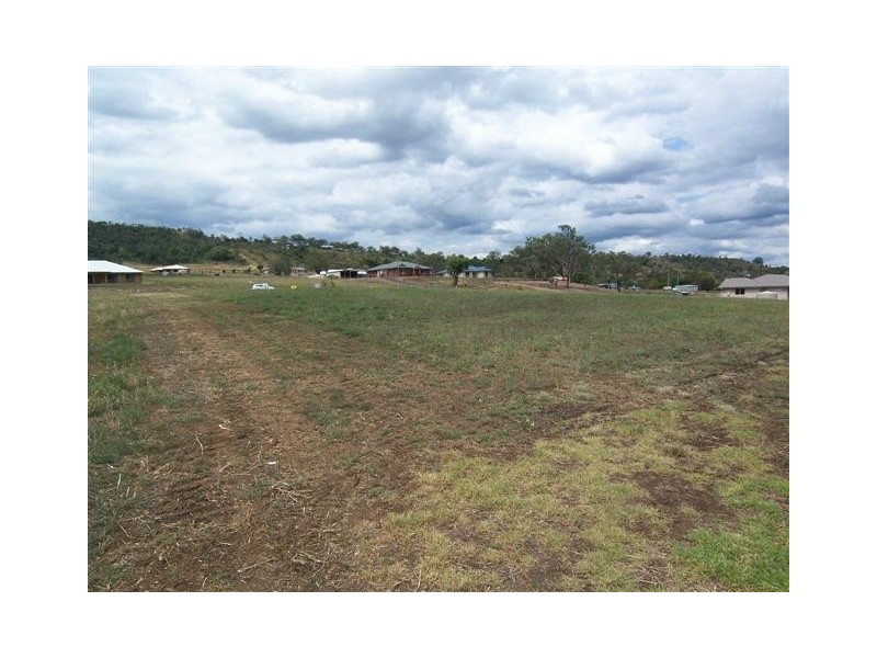 8 Commonwealth Cresent, Gowrie Junction QLD 4352