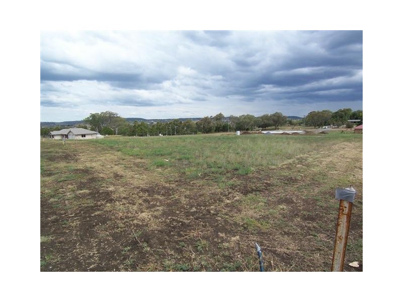 8 Commonwealth Cresent, Gowrie Junction QLD 4352