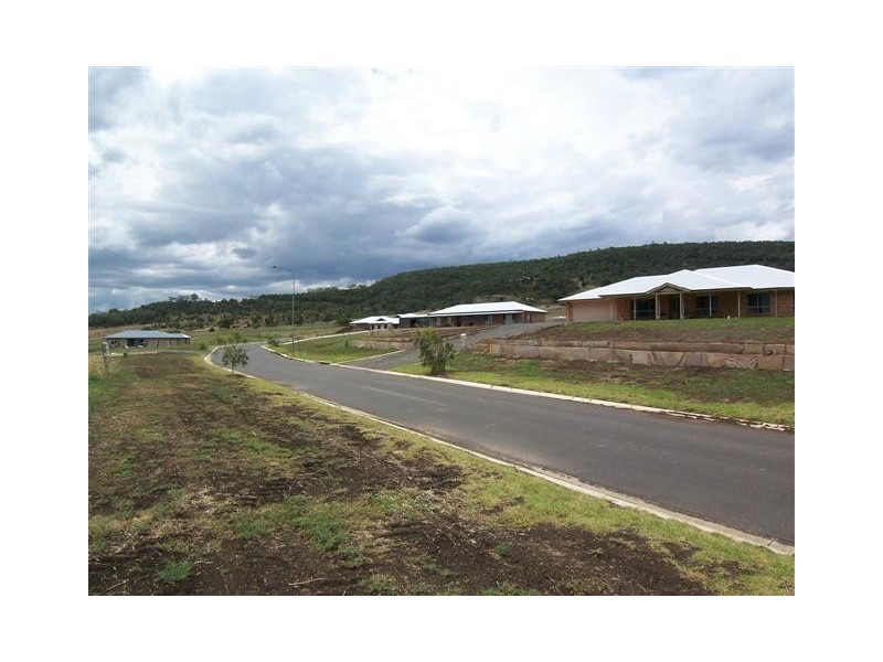 8 Commonwealth Cresent, Gowrie Junction QLD 4352