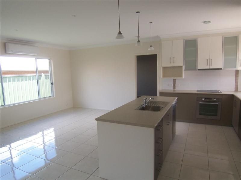 2/346 North, Wilsonton QLD 4350