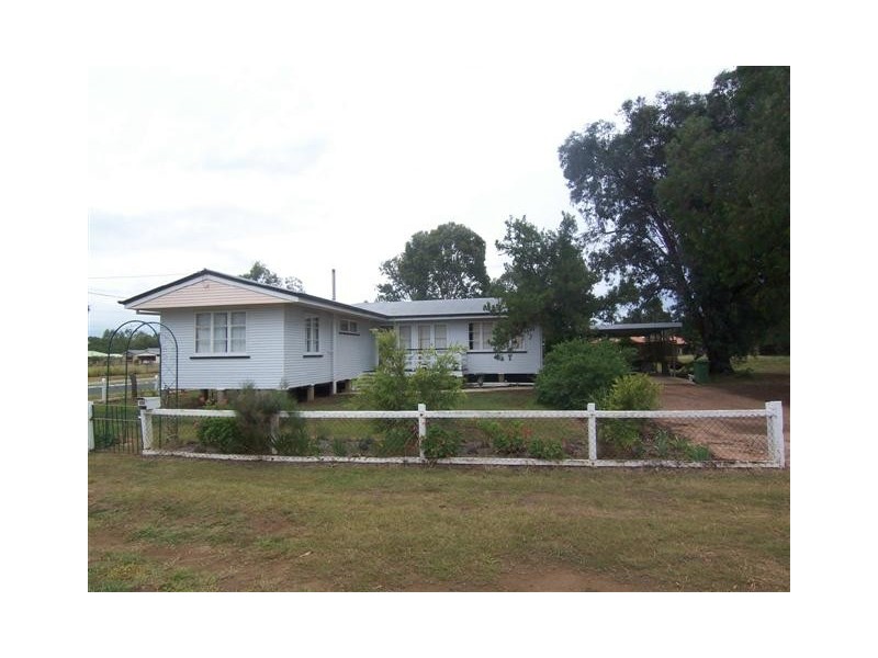 12 Morton, Oakey QLD 4401