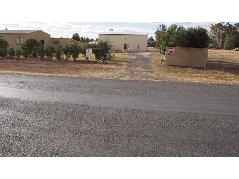 8 CENTENARY ROAD, Clifton QLD 4361