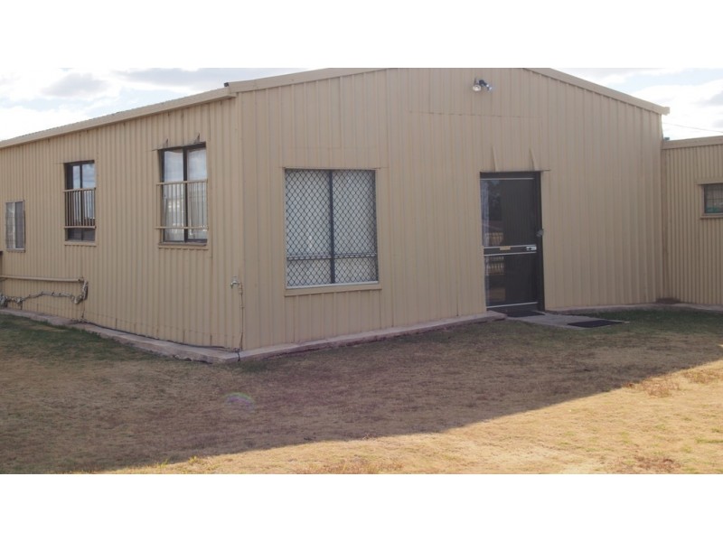 8 CENTENARY ROAD, Clifton QLD 4361