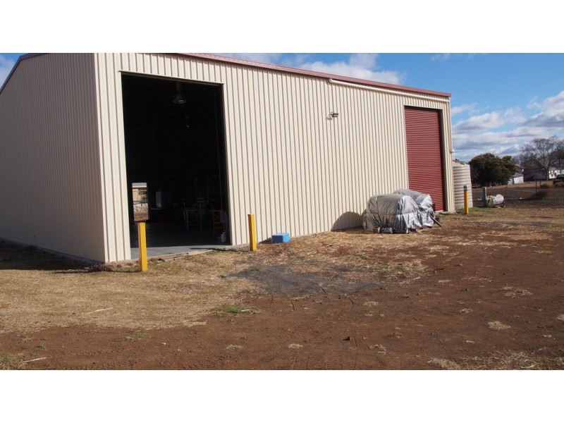 8 CENTENARY ROAD, Clifton QLD 4361