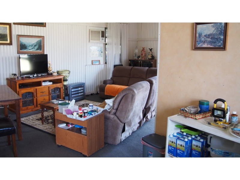 8 CENTENARY ROAD, Clifton QLD 4361