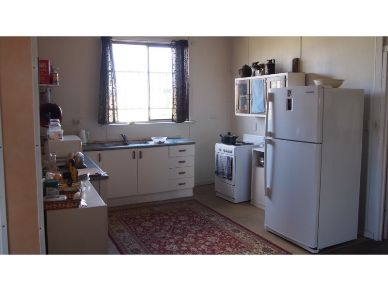 8 CENTENARY ROAD, Clifton QLD 4361